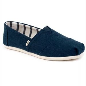 Toms Navy classic slip ons
